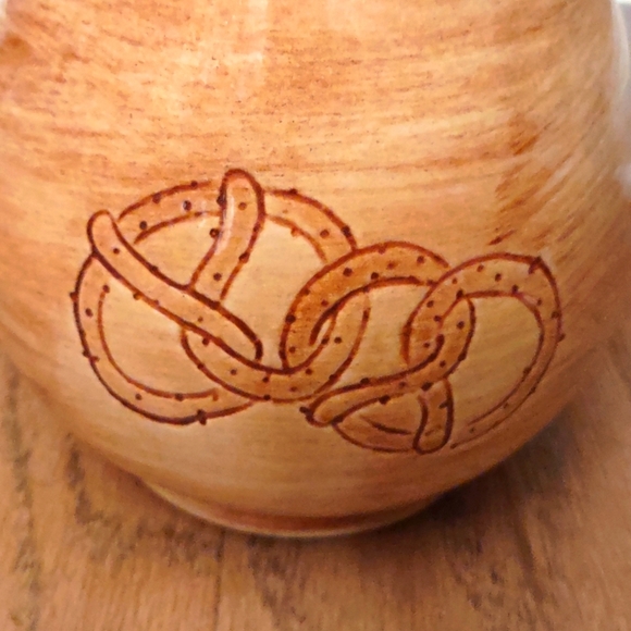 Vintage Pennsbury Pottery Amish Pitcher - Picture 5 of 8